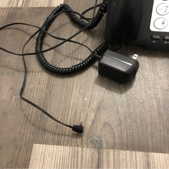 AT&T Corded Telephone with Caller ID -‎ Silver/Black (AT ML17929) - Picture 4 of 4